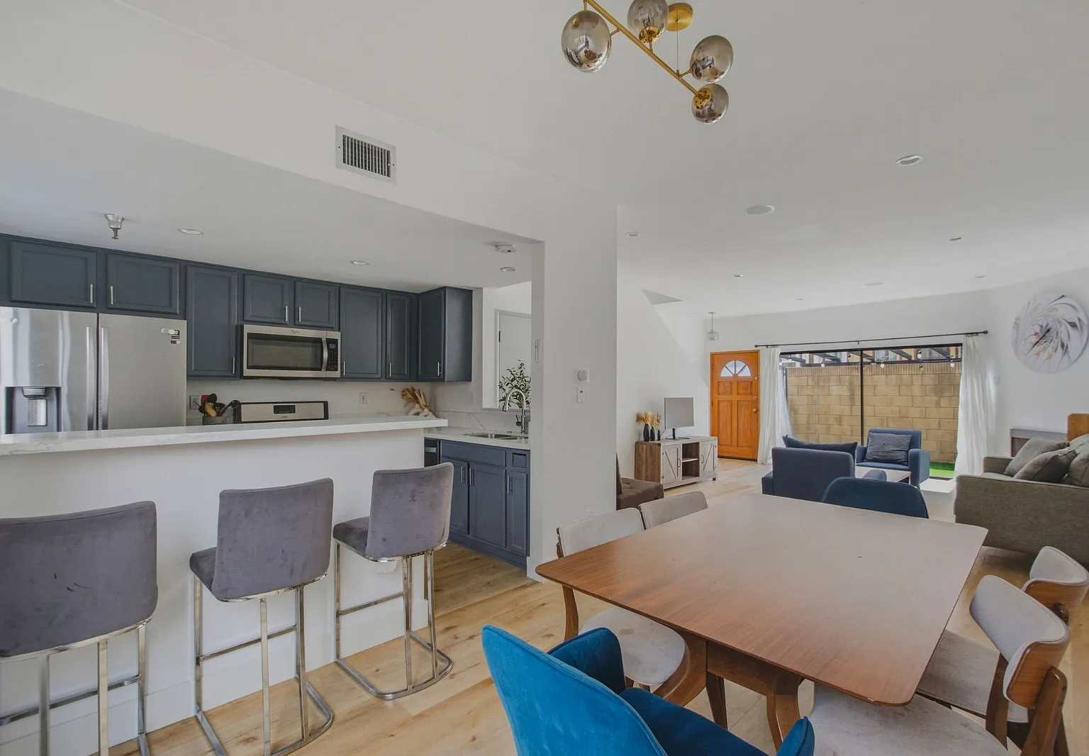 2 bed, 1152 sqft, $4,200 — Photo 3