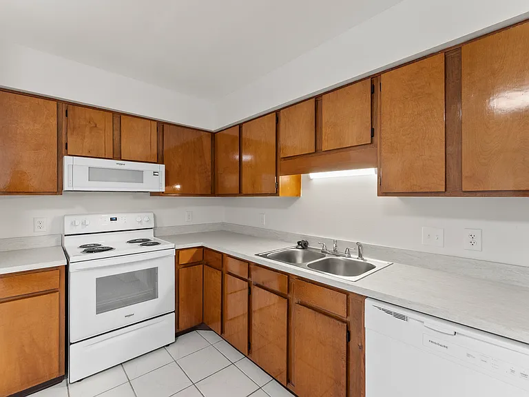 Briarwood Apartments — Photo 10