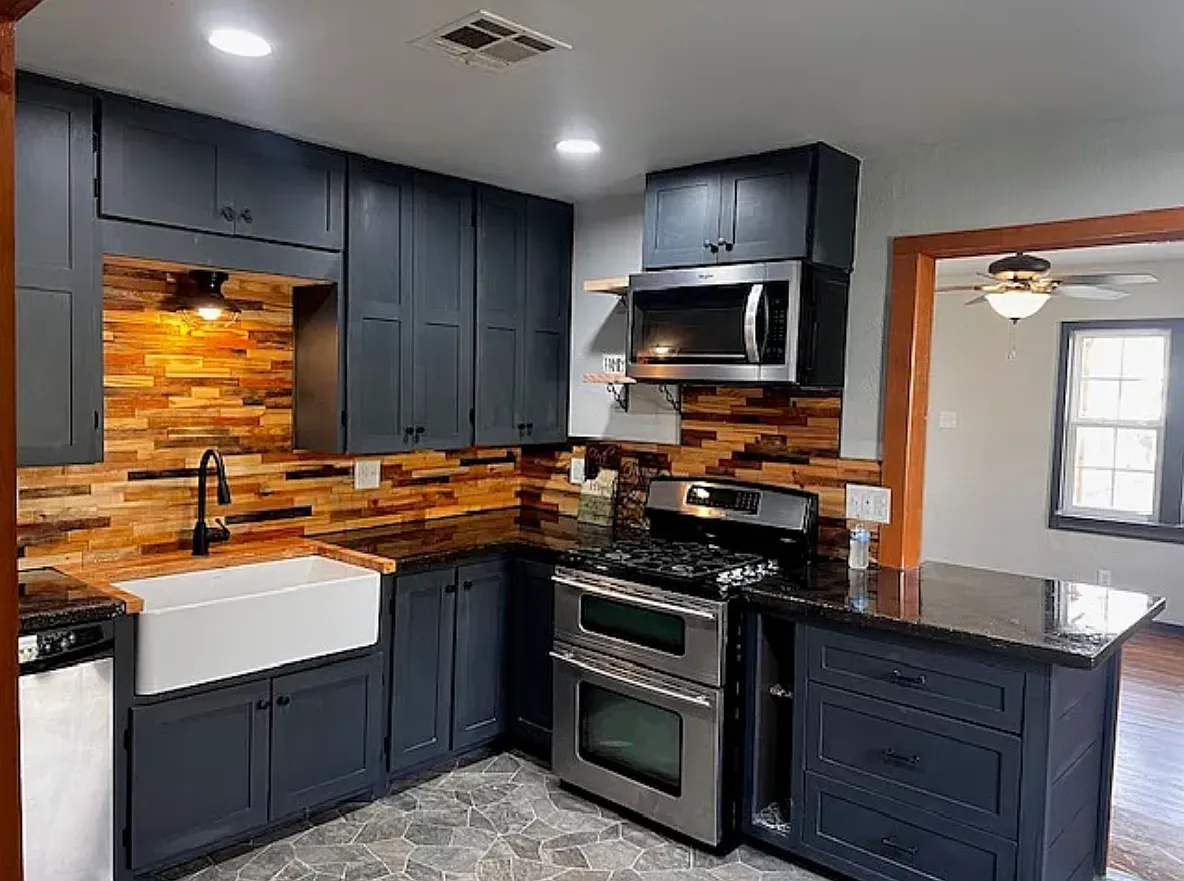 3 bed, $1,200 — Photo 2