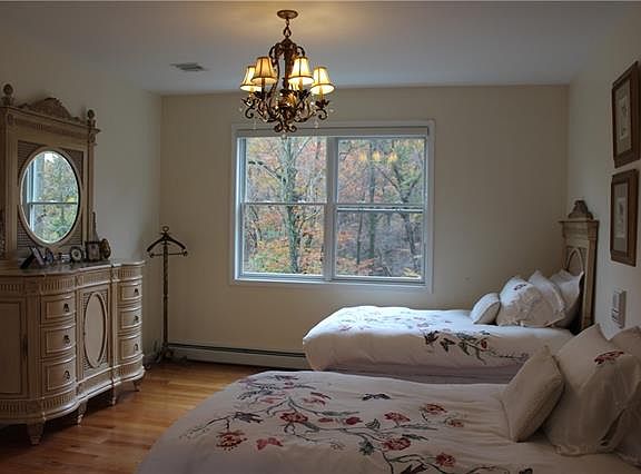 4th image of 5 Rose Garden Way