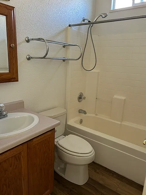 3 bed, 1296 sqft, $2,100 — Photo 3