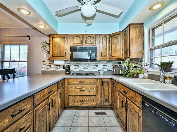 2nd image of 675 Versailles Cir Unit A