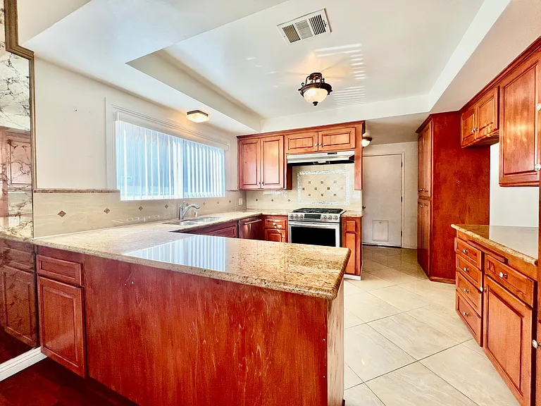 6725 Lennox Ave — Photo 17