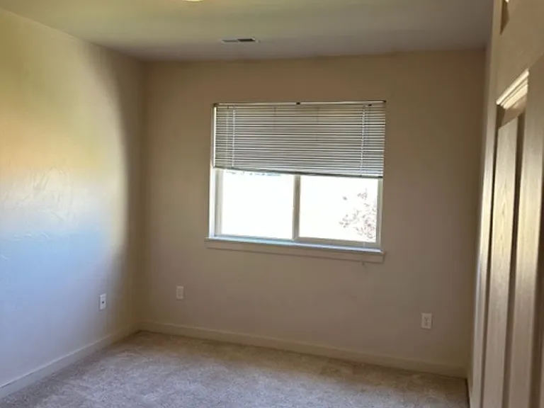923 Saxon Way — Photo 11
