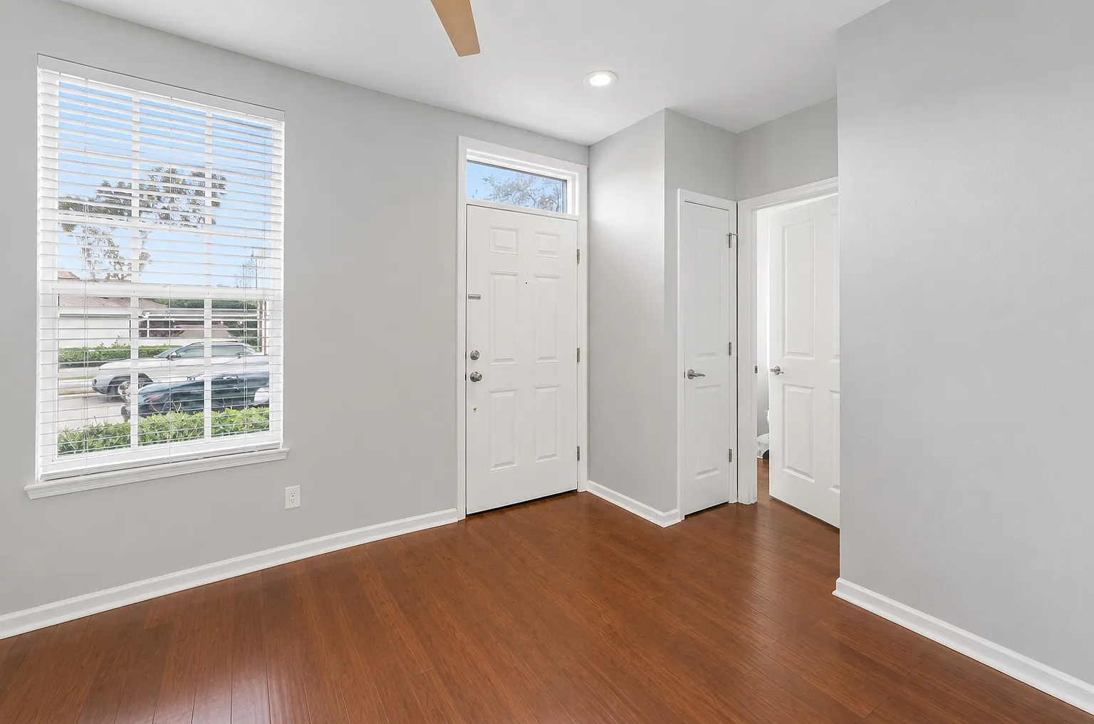 3 bed, 1386 sqft, $2,900 — Photo 2