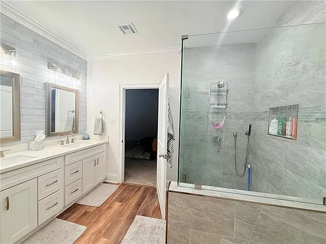 819 N Woodlawn Ave — Photo 11