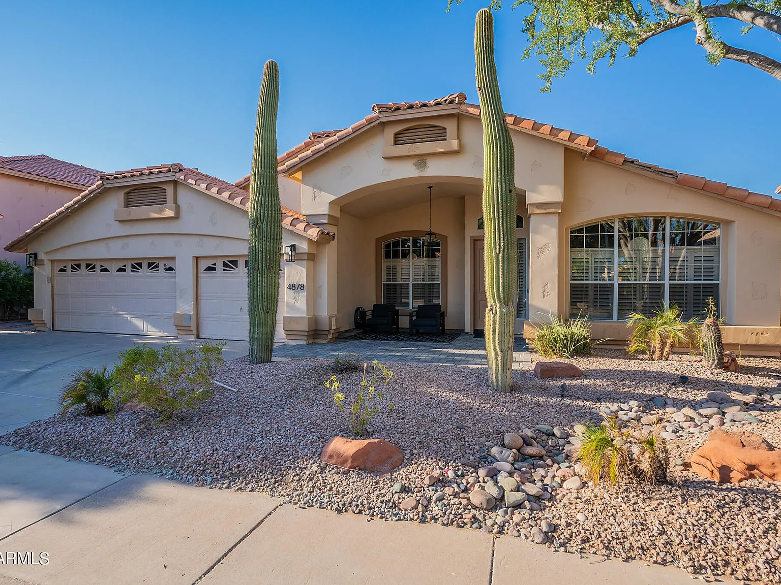 4 bed, 2.0 bath, 2536 sqft, $6,000 — Photo 2