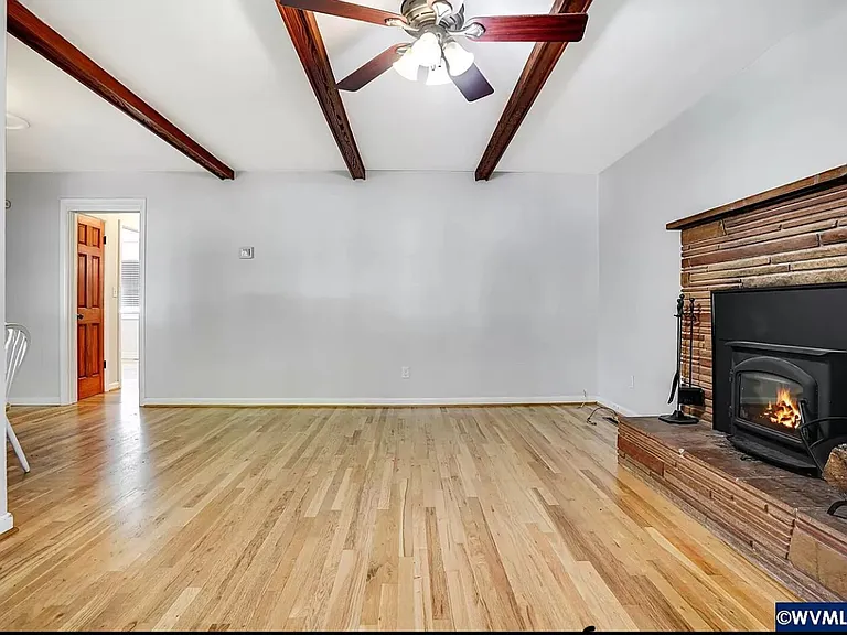837 NW 10th St — Photo 5