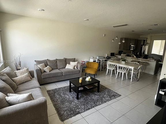 3rd image of 10270 NW 66th St #102