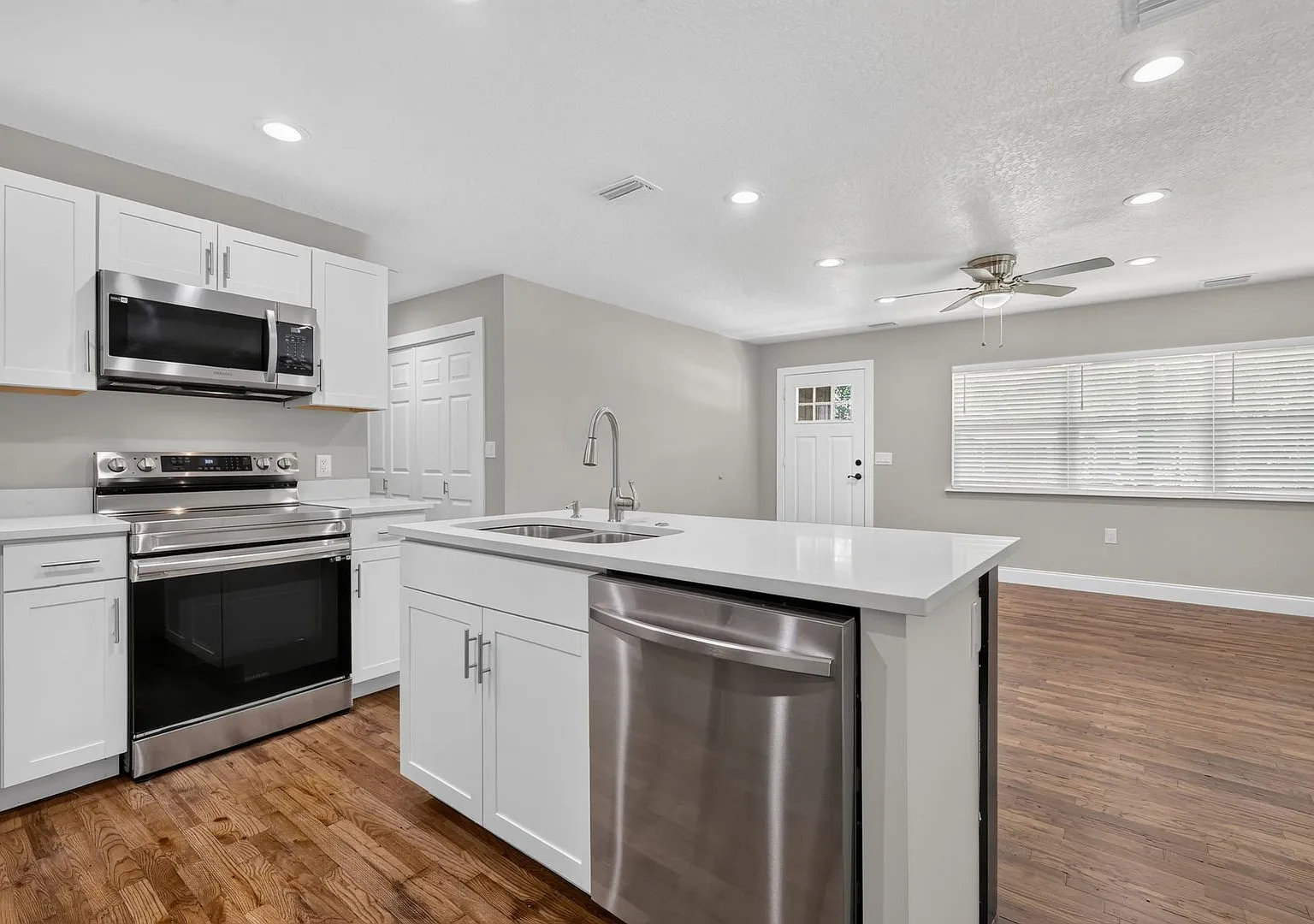 25405 Colmar Ave — Photo 1