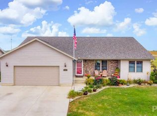 1804 Hunters Trce, Pekin, IL 61554