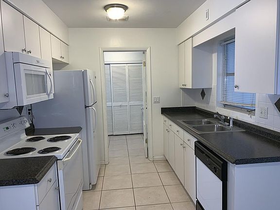 3rd image of 26 N Lee St