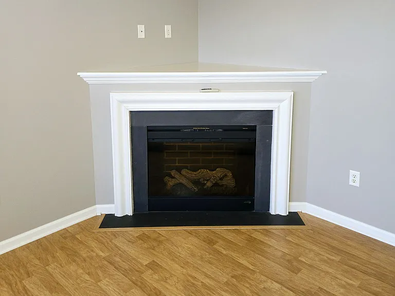 521 Sloan Ct — Photo 2