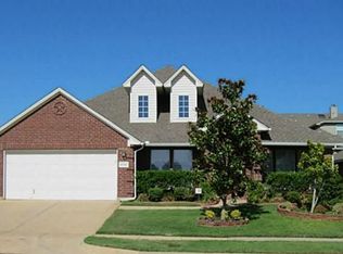 6700 Glade Dr, Arlington, TX 76001