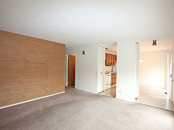 5th image of 32 Greenfield Ct