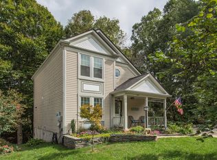 11969 Holly View Dr, Woodbridge, VA 22192