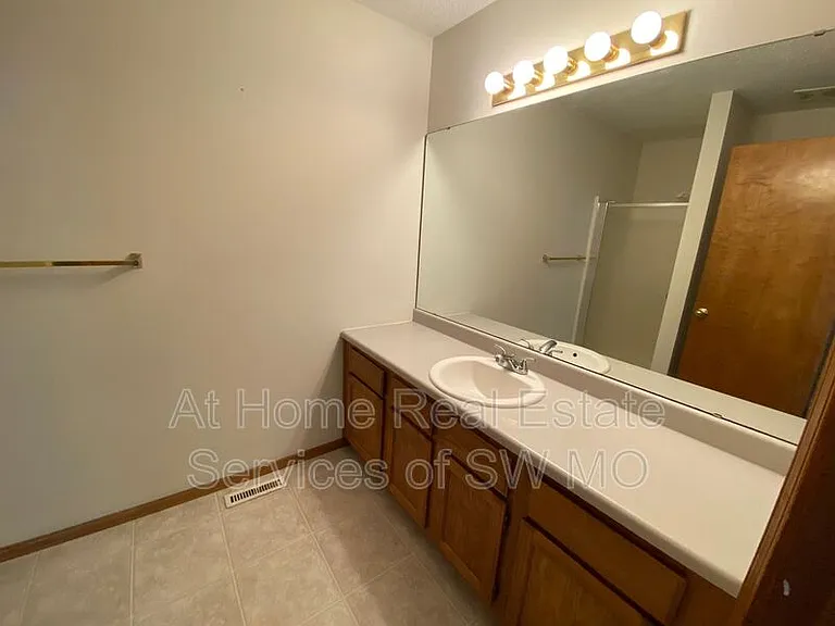 402 N Becky Cir — Photo 7