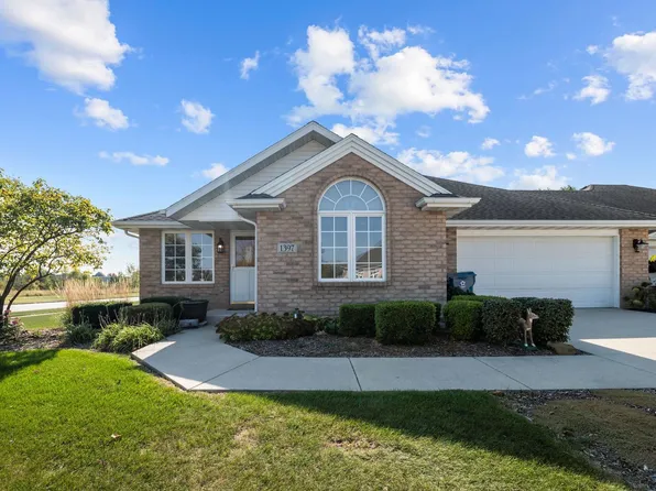 1397 Heritage Dr, Morris, IL 60450