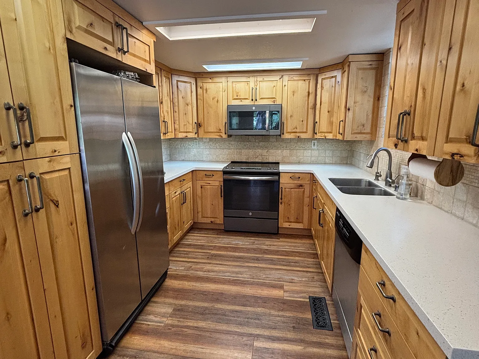 4 bed, 2300 sqft, $6,000 — Photo 4