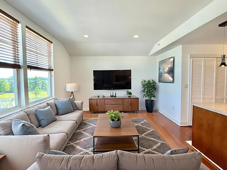 87 Horizon Ct #B — Photo 1