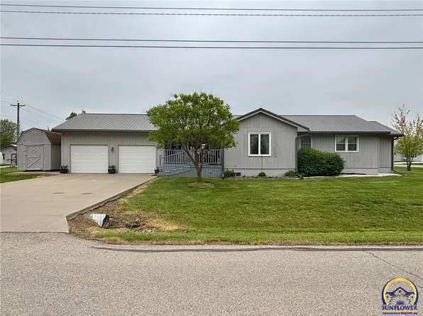 1111 Cleveland St, Burlington, KS 66839
