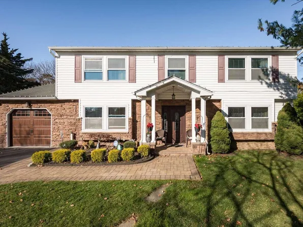 195 Tarpon Avenue, Medford, NY 11763