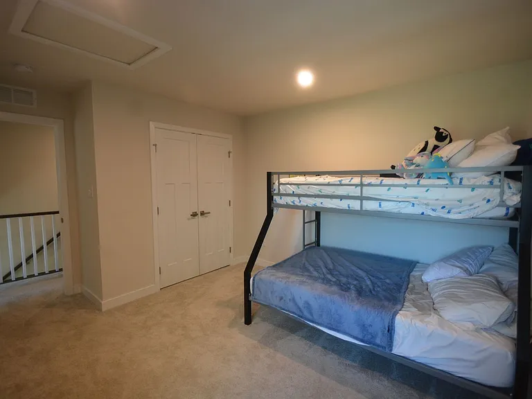 323 E Cochran St — Photo 19