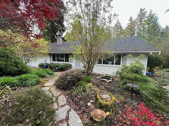 2nd image of 6811 Sierra Dr SE