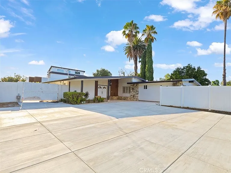 8501 Enfield Ave — Photo 19