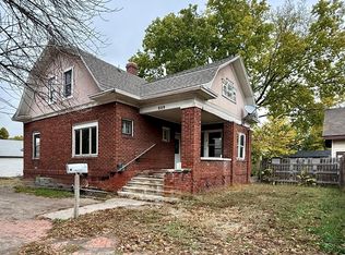 809 N Sycamore St, Grand Island, NE 68801