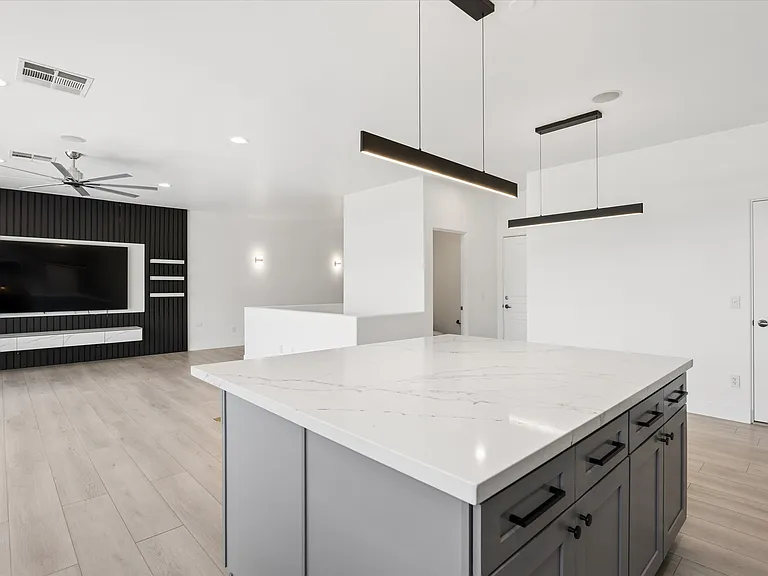 10011 N 1st Ave — Photo 13