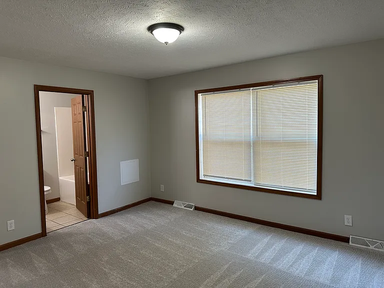 2531 N Gale St — Photo 9