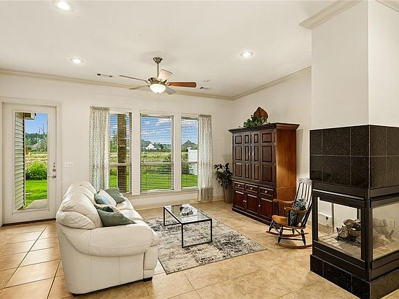 4th image of 121 Cross Creek Dr #B