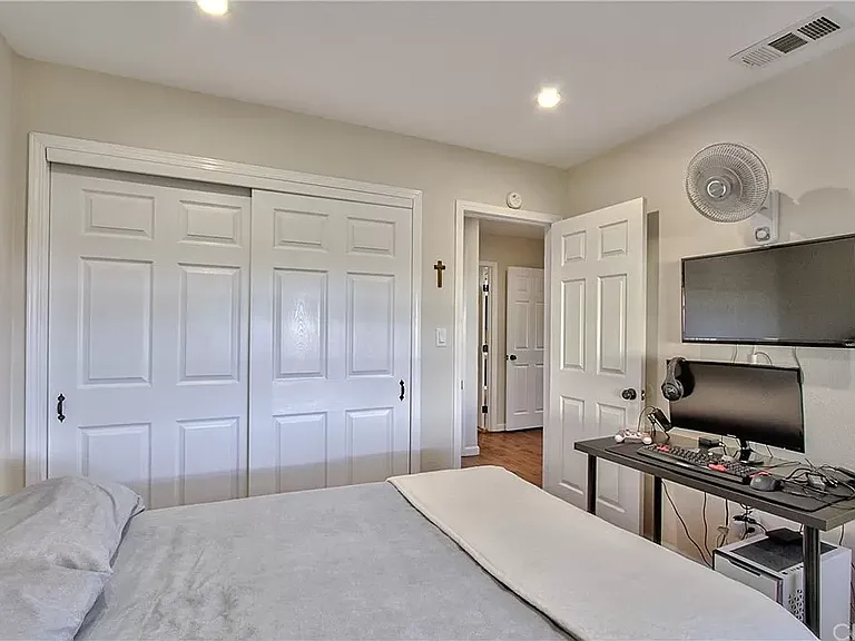 13042 Chestnut Ave — Photo 1