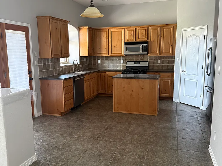 4852 Petra Pointe Cir NW — Photo 4