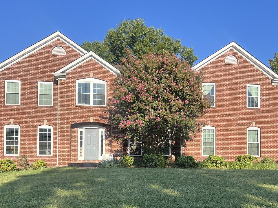 1st image of 201 Briarcotes Cir