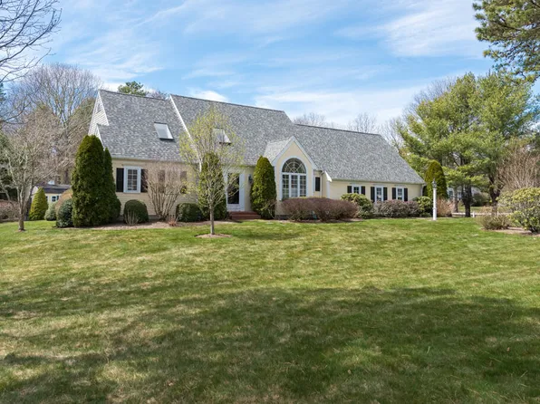 140 Flume Avenue, Marstons Mills, MA 02648