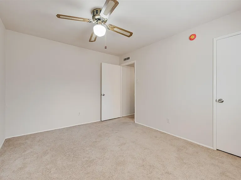 1429 Whitehall Dr — Photo 17