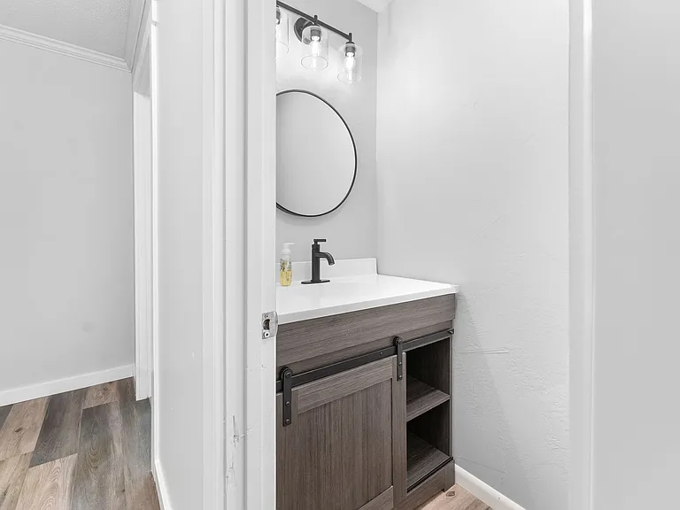 433 S Troy Ave — Photo 12