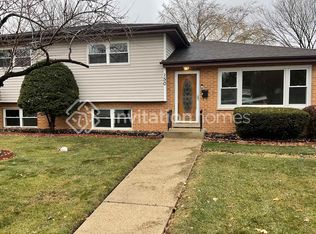 150 E Winthrop Ave, Addison, IL 60101