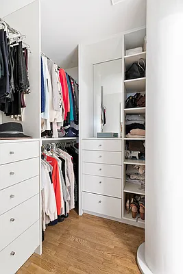 Sold by Compass | media 9