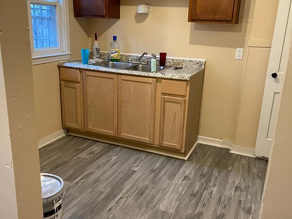 5th image of 293 Millicent Ave #293