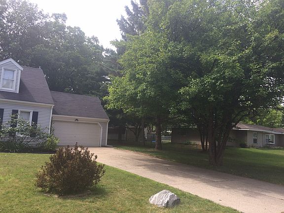 2nd image of 820 Lilac Ave