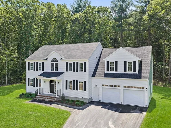 5 Clarendon Cir, Holbrook, MA 02343