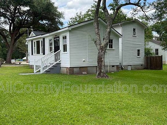2nd image of 818 W 2nd North St