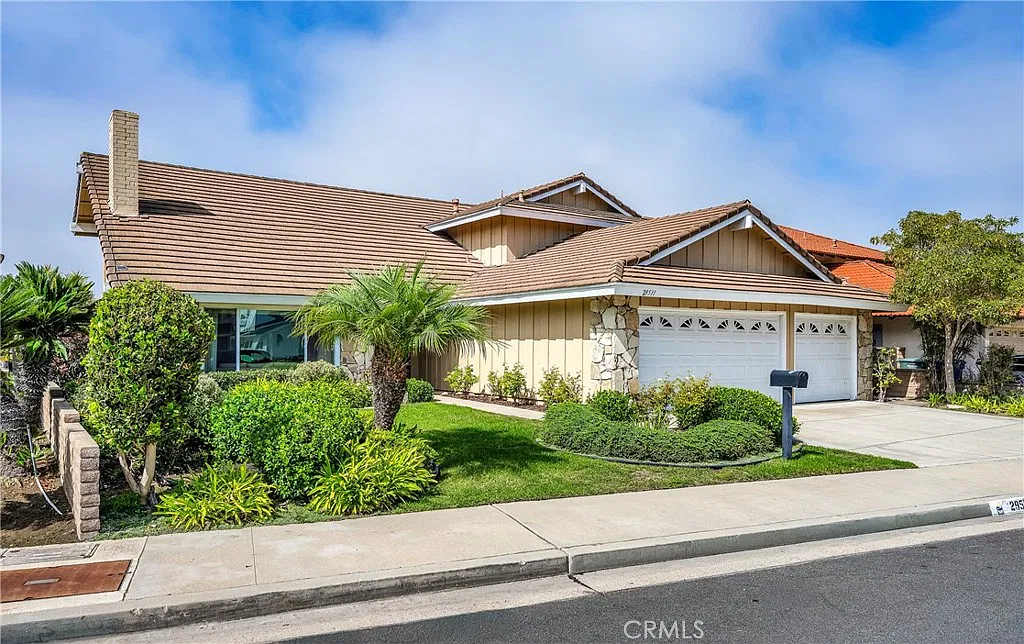 5 bed, 2968 sqft, $7,300 — Photo 1