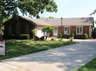 26 Country Club Ln, Arcola, IL 61910