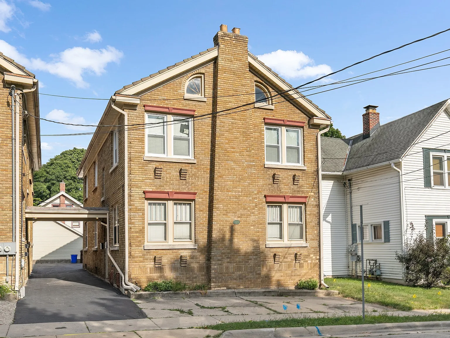 124 S. Chicago Ave. — Photo 1