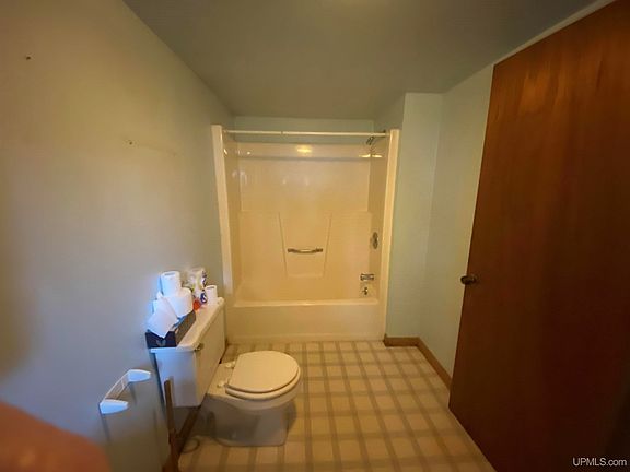 5th image of 464 Poplar St