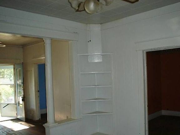 3rd image of 822 N B St